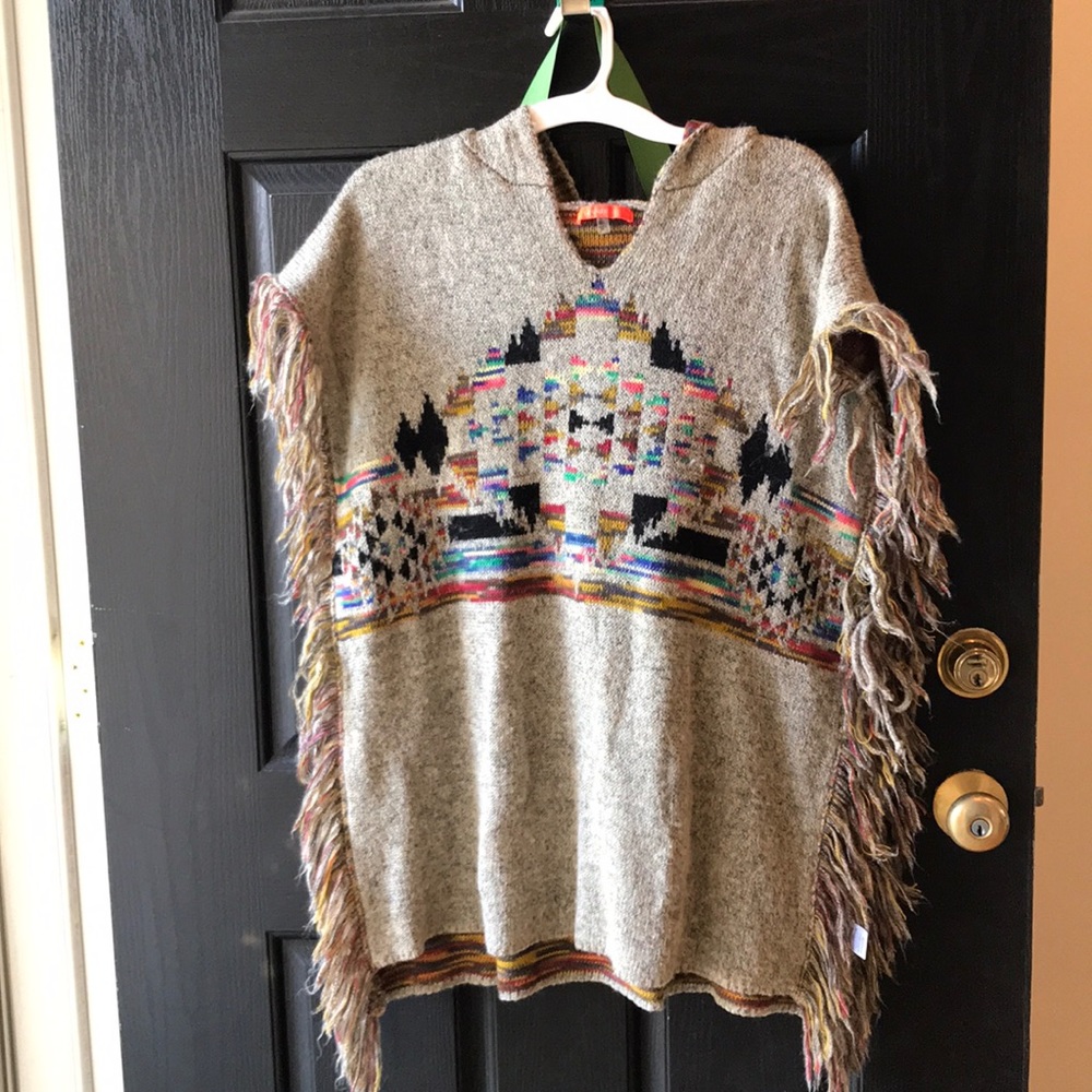 Super pretty poncho NWOT